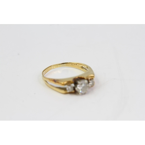 860 - 3 stone diamond ring