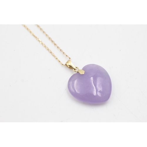 601 - 14ct gold mauve jade heart pendant necklace (4.3g)