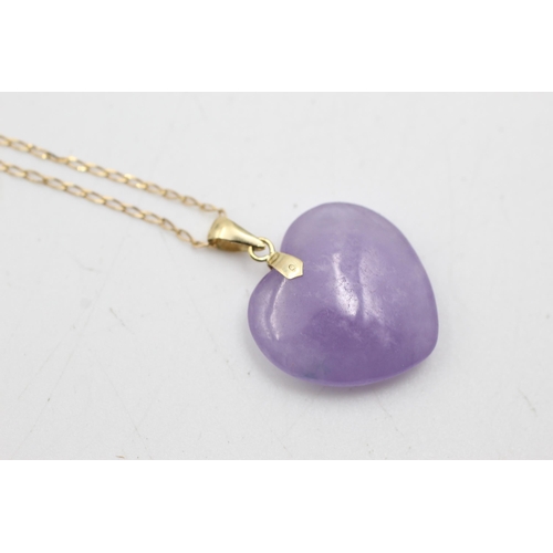 601 - 14ct gold mauve jade heart pendant necklace (4.3g)