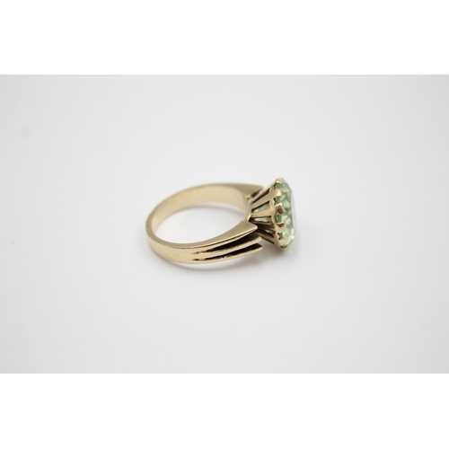 620 - 9ct gold synthetic spinel cocktail ring (5.4g)
