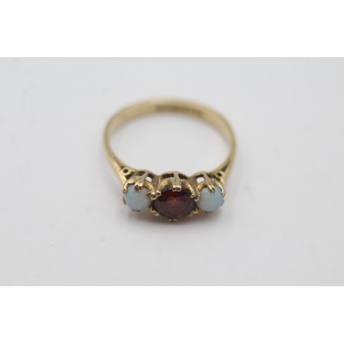 656 - 9ct gold garnet & opal dress ring (2.1g)