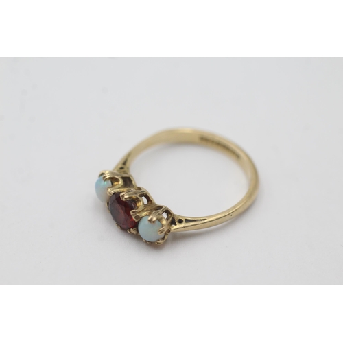 656 - 9ct gold garnet & opal dress ring (2.1g)