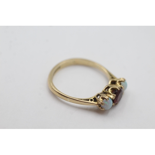 656 - 9ct gold garnet & opal dress ring (2.1g)