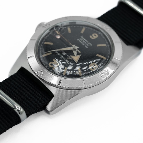 135 - GENTLEMAN'S VINTAGE MARC NICOLET SKIN DIVER AUTOMATIC DATE 37MM, CIRCA. 1960S, circular black dial w... 