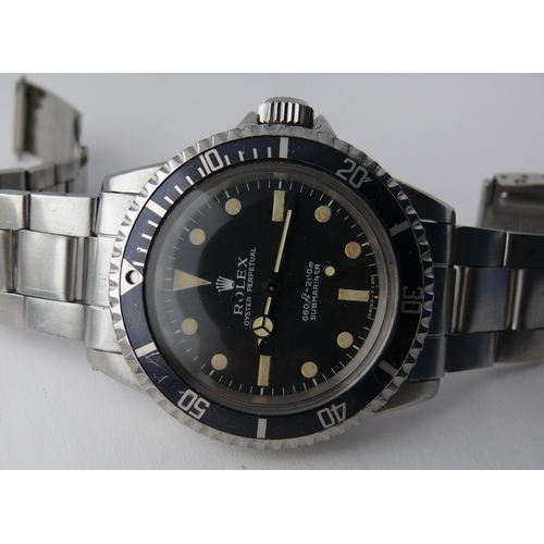 44 - 1970 ROLEX OYSTER PERPETUAL SUBMARINER WRISTWATCH REF 5513, Black matt tritium dial with circular tr... 