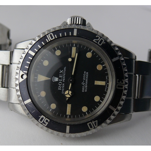 44 - 1970 ROLEX OYSTER PERPETUAL SUBMARINER WRISTWATCH REF 5513, Black matt tritium dial with circular tr... 