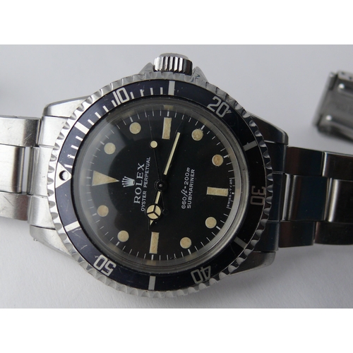 44 - 1970 ROLEX OYSTER PERPETUAL SUBMARINER WRISTWATCH REF 5513, Black matt tritium dial with circular tr... 