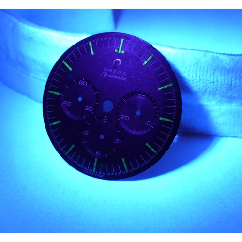 45 - RARE OMEGA SPEEDMASTER DIAL REF 2915-1, black circular matt dial with luminescent indices under UV. ... 