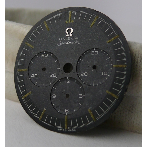 45 - RARE OMEGA SPEEDMASTER DIAL REF 2915-1, black circular matt dial with luminescent indices under UV. ... 