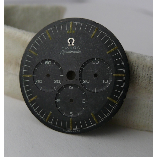 45 - RARE OMEGA SPEEDMASTER DIAL REF 2915-1, black circular matt dial with luminescent indices under UV. ... 