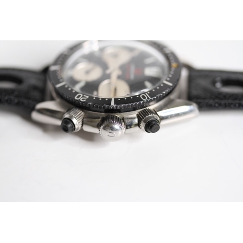 114 - VINTAGE UNIVERSAL GENEVE SPACE COMPAX CHRONOGRAPH, Circular black dial with three white subsidiary d... 