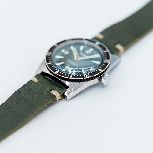 49 - GENTLEMAN'S VINTAGE SHEFFIELD SKIN DIVER, ETA 2408, CIRCA. 1970S, 36MM CASE, circular black dial wit... 