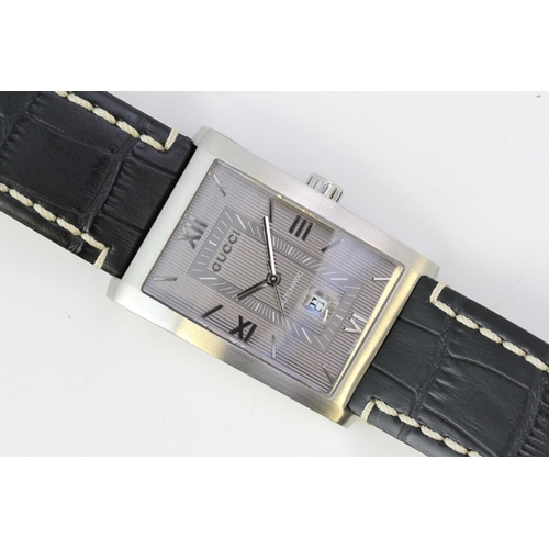 80 - *TO BE SOLD WITHOUT RESERVE* GUCCI 8600 AUTOMATIC WATCH, rectangular dial with roman numeral hour ma... 