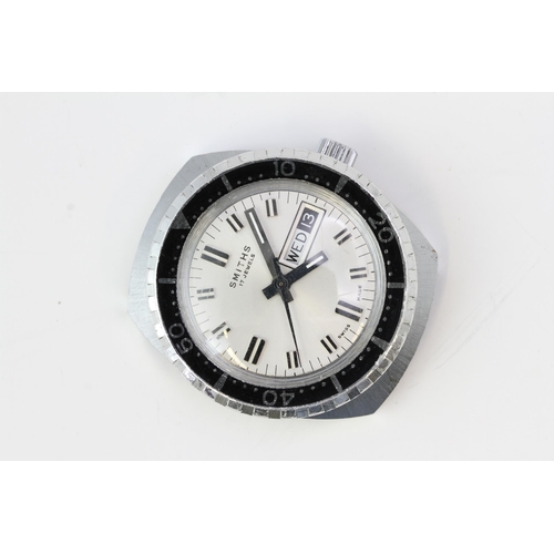 82 - *TO BE SOLD WITHOUT RESERVE* SMITHS DIVE WATCH MANUAL WIND, circular sunburst silver dial with baton... 