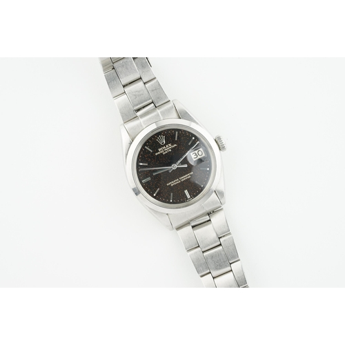 72 - RARE ROLEX OYSTER PERPETUAL DATE GILT 'RED FLAKE' DIAL REF. 1500 CIRCA 1967, circular gloss black re... 