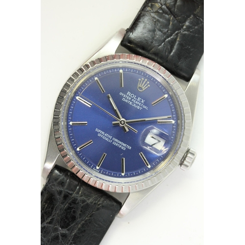 32 - ROLEX DATEJUST 1603 WITH BOX CIRCA 1978, circular sunburst blue dial with baton hour markers, date a... 