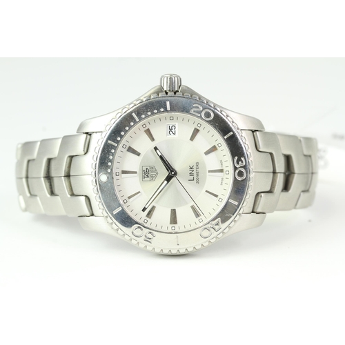 98 - TAG HEUER LINK 200M REFERENCE WJ1111-0, silvered dial, polished outer bezel, 40mm stainless steel ca... 