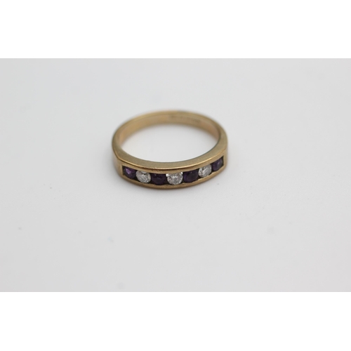 1055 - 9ct gold amethyst & clear gemstone channel set eternity ring (2g)