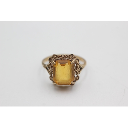 1059 - 9ct gold vintage paste dress ring (2g)