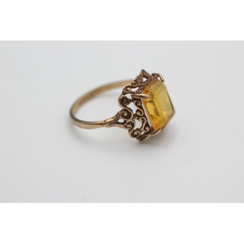 1059 - 9ct gold vintage paste dress ring (2g)