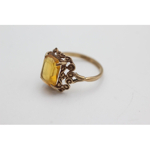 1059 - 9ct gold vintage paste dress ring (2g)