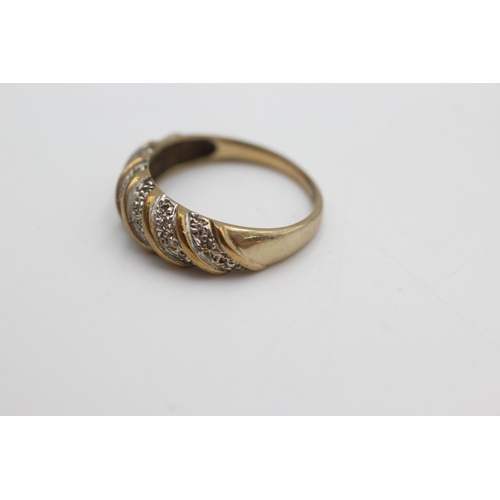 1060 - 9ct gold diamond fancy ring (2.5g)