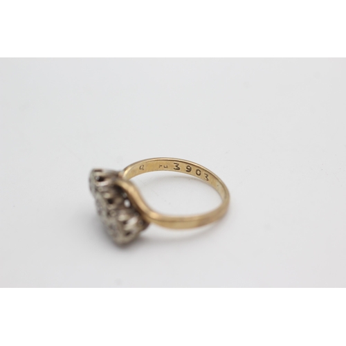 1061 - 9ct gold vintage diamond trilogy ring (2.5g)