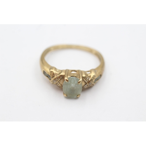 1083 - 9ct gold diamond & green gemstone ring (3.1g)