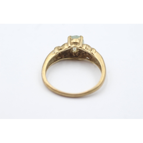 1083 - 9ct gold diamond & green gemstone ring (3.1g)