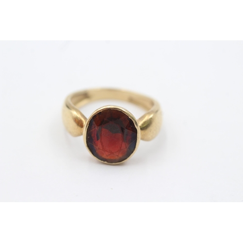 1089 - 9ct gold vintage garnet ring (3.4g)