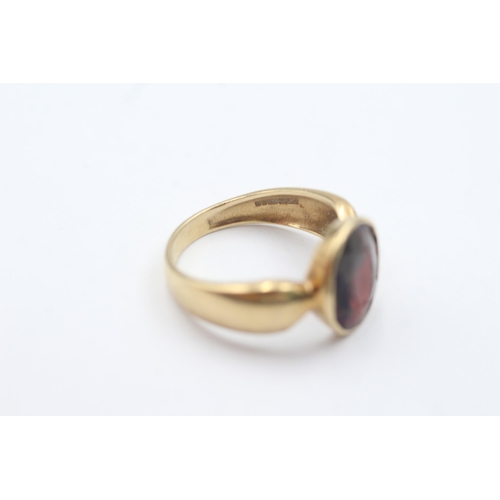 1089 - 9ct gold vintage garnet ring (3.4g)