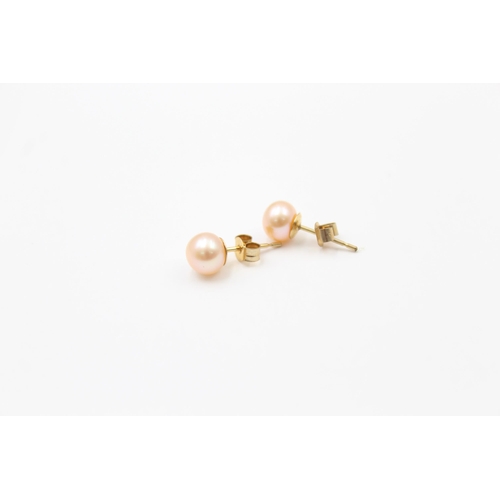 1092 - 3 x 9ct gold paired pearl stud earrings (4.6g)