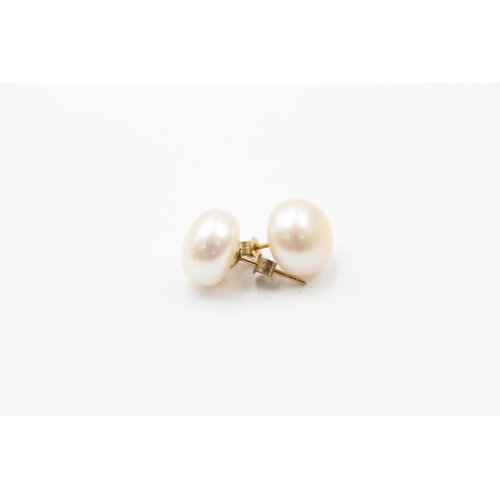 1092 - 3 x 9ct gold paired pearl stud earrings (4.6g)