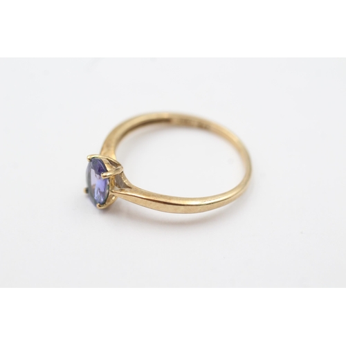 1095 - 9ct gold tanzanite solitaire dress ring (1.5g)