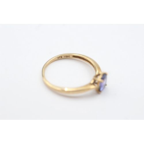 1095 - 9ct gold tanzanite solitaire dress ring (1.5g)