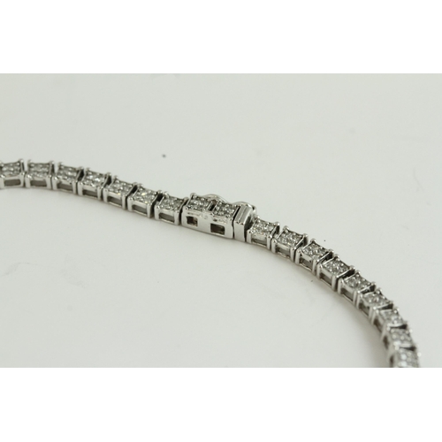 1510 - Fine 18ct white gold and diamond tennis bracelet. Set in 18ct white gold with diamonds. The bracelet... 