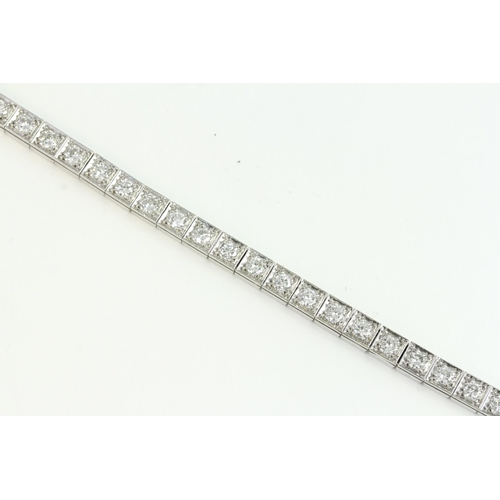 1516 - 18WG Square Collet Set RB Diamonds In Line Bracelet. 16.5cm Length, Smooth Sides... est 4.50ct (33 x... 