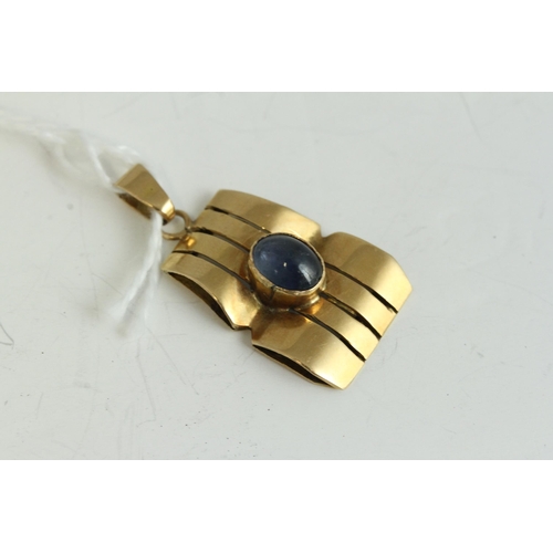 1126 - Antique Art Deco 14ct gold and sapphire cabochon pendant. Set in solid 14ct gold with a cabouchon sa... 