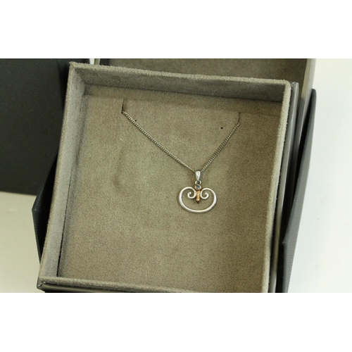 1138 - Fine sterling silver and gold clogau necklace . Set in sterling silver with welsh clogau gold detail... 