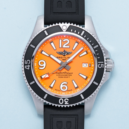 95 - GENTLEMAN'S BREITLING SUPEROCEAN AUTOMATIC 42 ORANGE, REF. A174366, JUNE 2022 BOX & PAPERS, circular... 