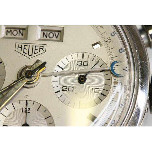 35 - VINTAGE HEUER CARERRA TRIPLE CALENDAR 2547 CIRCA 1967, circular silver dial with tritium baton hour ... 