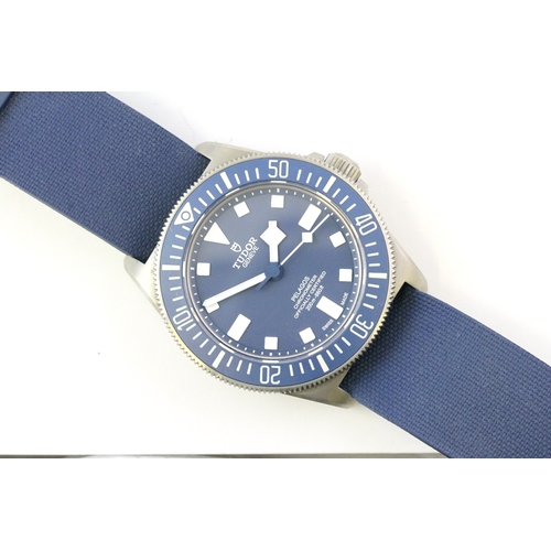 29 - TUDOR PELAGOS FXD 2021 BOX AND PAPERS MARINE NATIONALE, circular matte blue dial with applied hour m... 