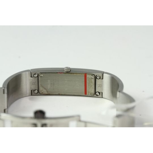 232 - LADIES GUCCI 2400S, stainless steel case and bracelet, quartz