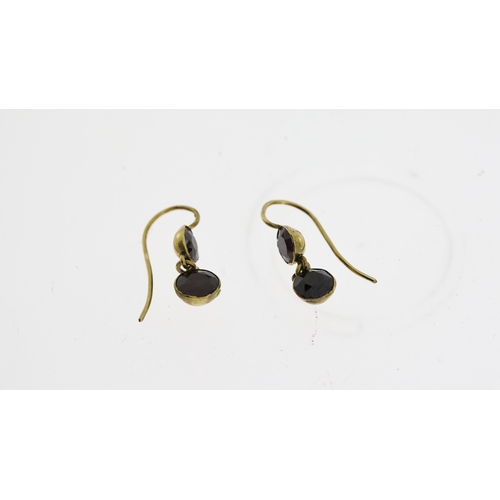 1287 - Fine 9ct gold and garnet domed back earrings. Set in 9ct gold with facetted garnets and domed backs ... 