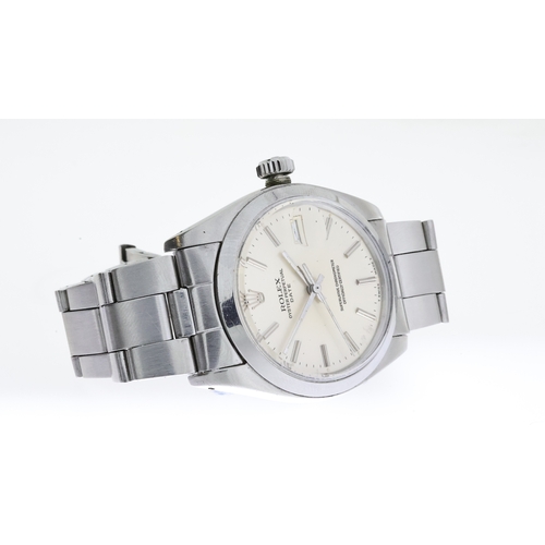 42 - VINTAGE ROLEX OYSTER PERPETUAL DATE CIRCA 1964, circular silver dial with baton hour markers, date a... 