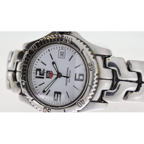 118 - TAG HEUER PROFESSIONAL REF WT1214, approx 36mm white dial, baton hour markers, date aperture at 3 o'... 