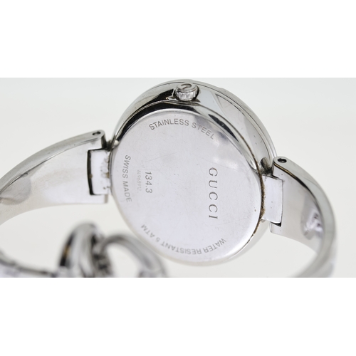 173 - LADIES GUCCI G REF 134.3, approx 34mm grey dial, square hour markers, stainless steel 'G' style beze... 