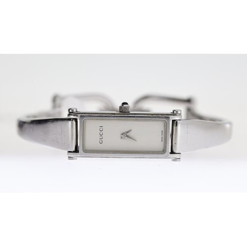 191 - LADIES GUCCI REF 1500L, approx 12mm silver dial, stainless steel bezel and case, Gucci bracelet, qua... 