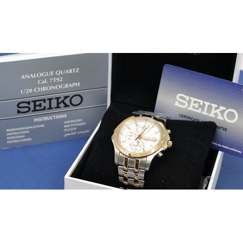 213 - *TO BE SOLD WITHOUT RESERVE* SEIKO CHRONOGRAPH WITH BOX AND GUARANTEE, circular silver dial with bat... 