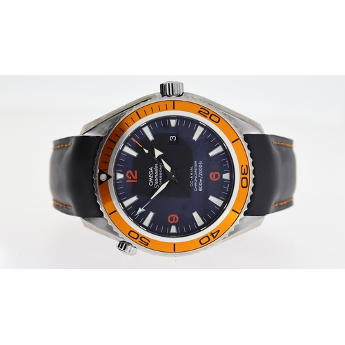 27 - OMEGA SEAMASTER PLANET OCEAN REF 2908.50.82 BOX AND PAPERS 2010, circular black dial with applied ba... 